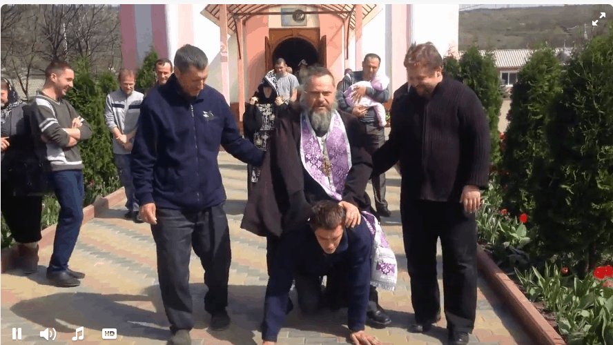 Церковь Молдовы осудила действия священника из скандального видеоролика